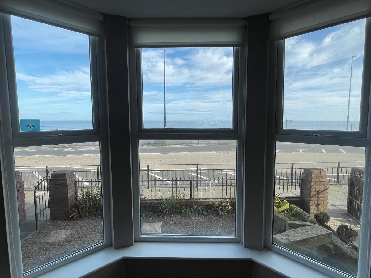 The Beach Front Apartment, Amazing Frontline Sea Views 타인마우스 외부 사진
