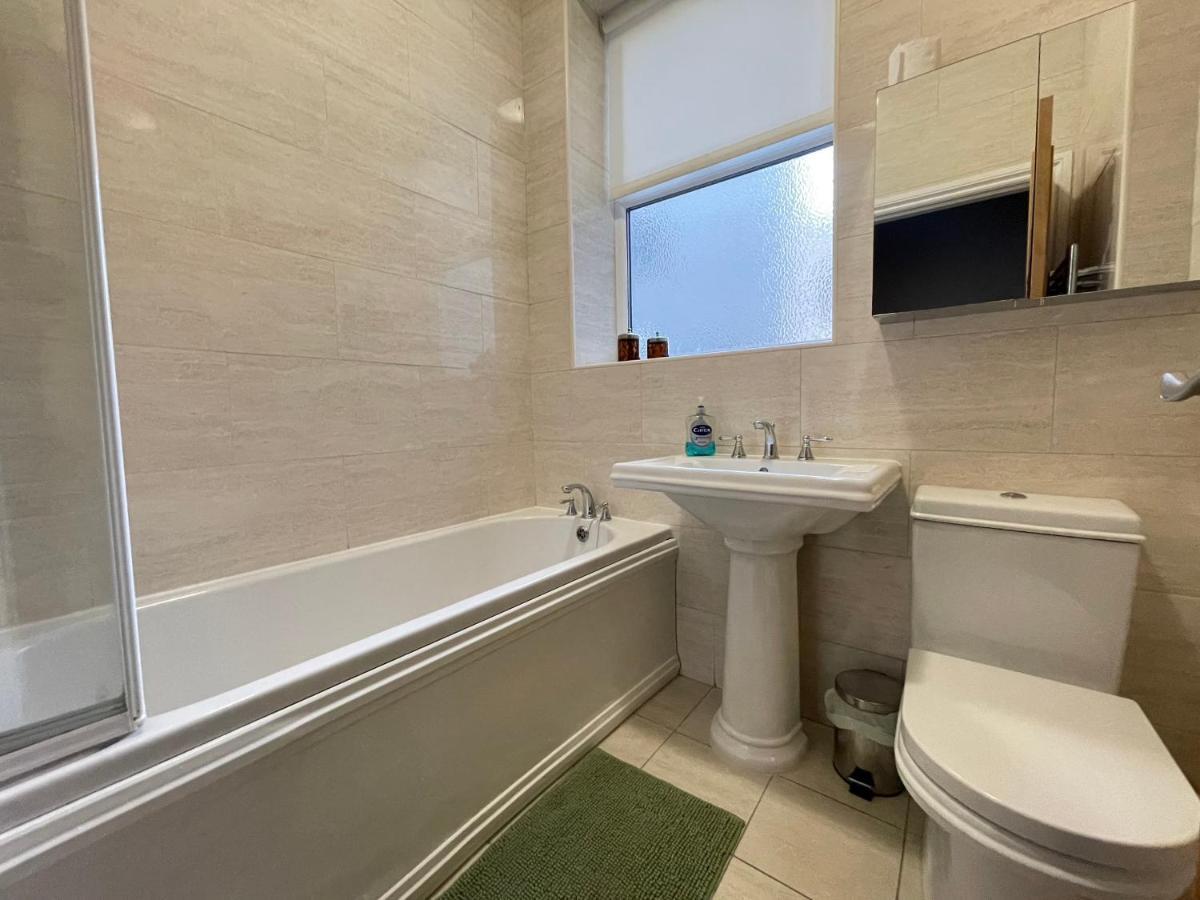 The Beach Front Apartment, Amazing Frontline Sea Views 타인마우스 외부 사진