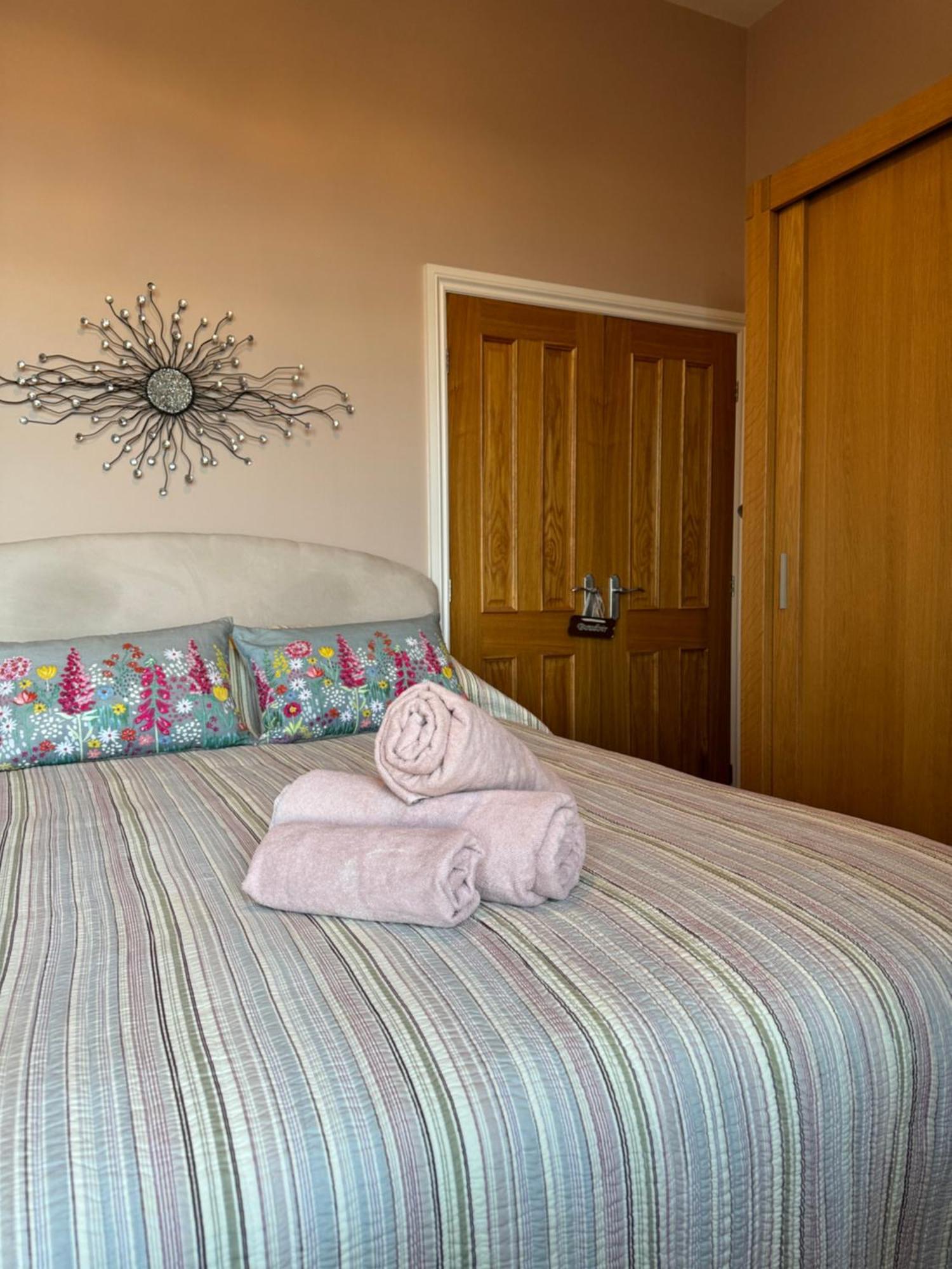 The Beach Front Apartment, Amazing Frontline Sea Views 타인마우스 외부 사진